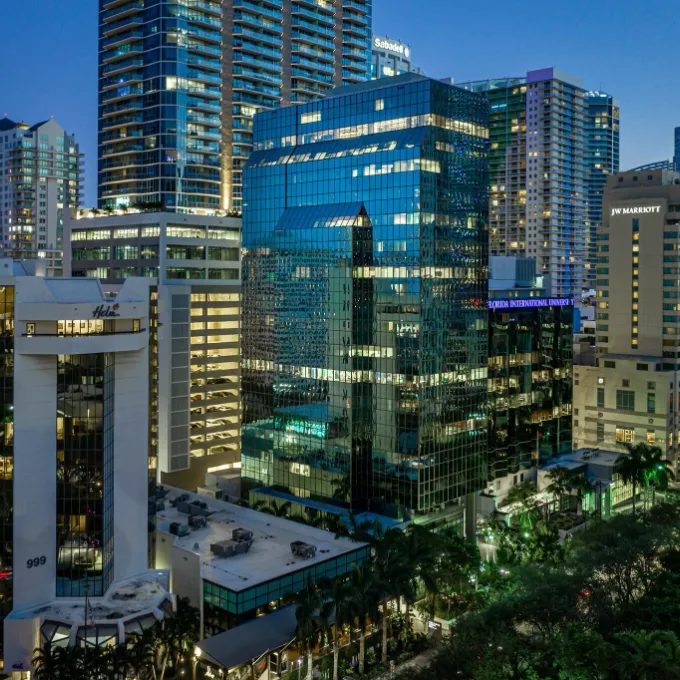 Cómo invertir en bienes raíces en Miami desde Perú: guía paso a paso